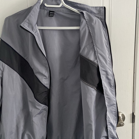 🩻 GREY WINDBREAKER - Picture 5 of 6